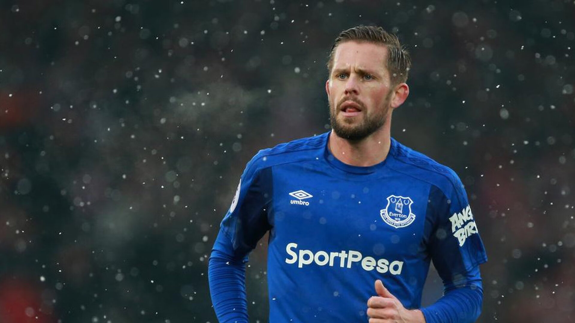 欧冠半决赛焦点战，鹈鹕速胜灰熊，当篮球与足球的叙事在胜利的瞬间交汇